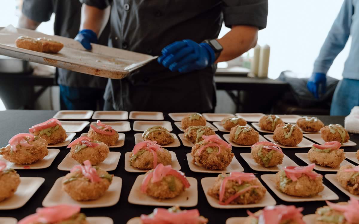 crabwinefestival-02_04_23_VisitMendocino+CrabCakeCookOff_CS-92
